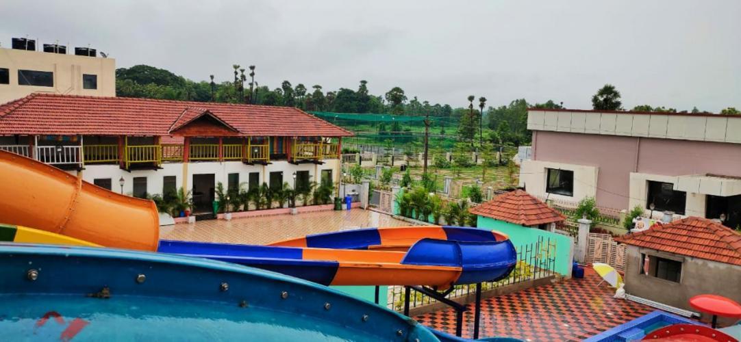 Siriki Resorts Srungavarapukota Exteriör bild